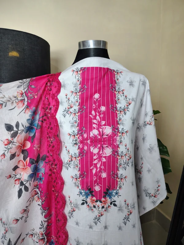 Home সাদা পিঙ্ক ফ্লোরাল প্রিন্টেড থ্রি পিস উইথ লেইস ওয়ার্ক