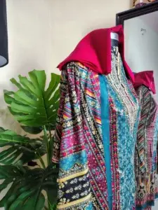 আকর্ষণীয় মাল্টিকালার ডিজিটাল প্রিন্ট প্রিমিয়াম কটন কুর্তি