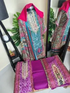 আকর্ষণীয় মাল্টিকালার ডিজিটাল প্রিন্ট প্রিমিয়াম কটন কুর্তি